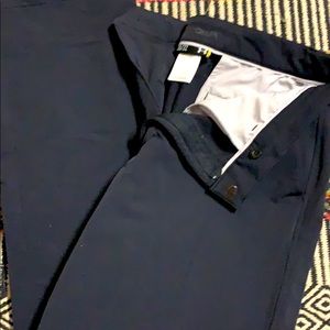 Men’s Under Armour loose fitting pants